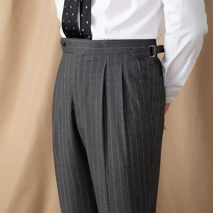 Pantalones Grises de Raya Diplomática con Ajuste Lateral