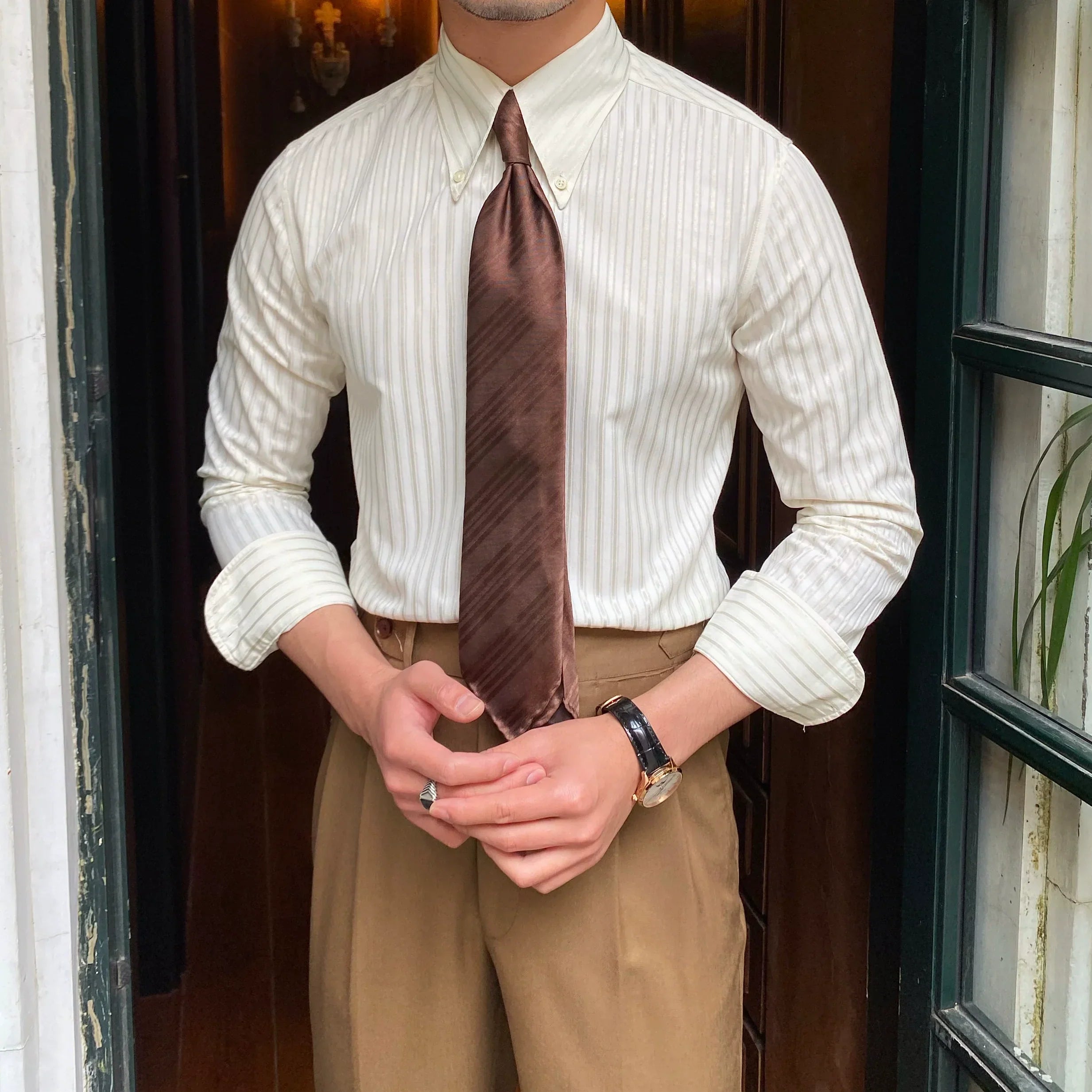 Camisa Clásica con Cuello Inglés