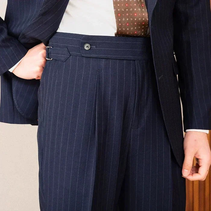 Costume deux boutons à rayures avec revers pointus