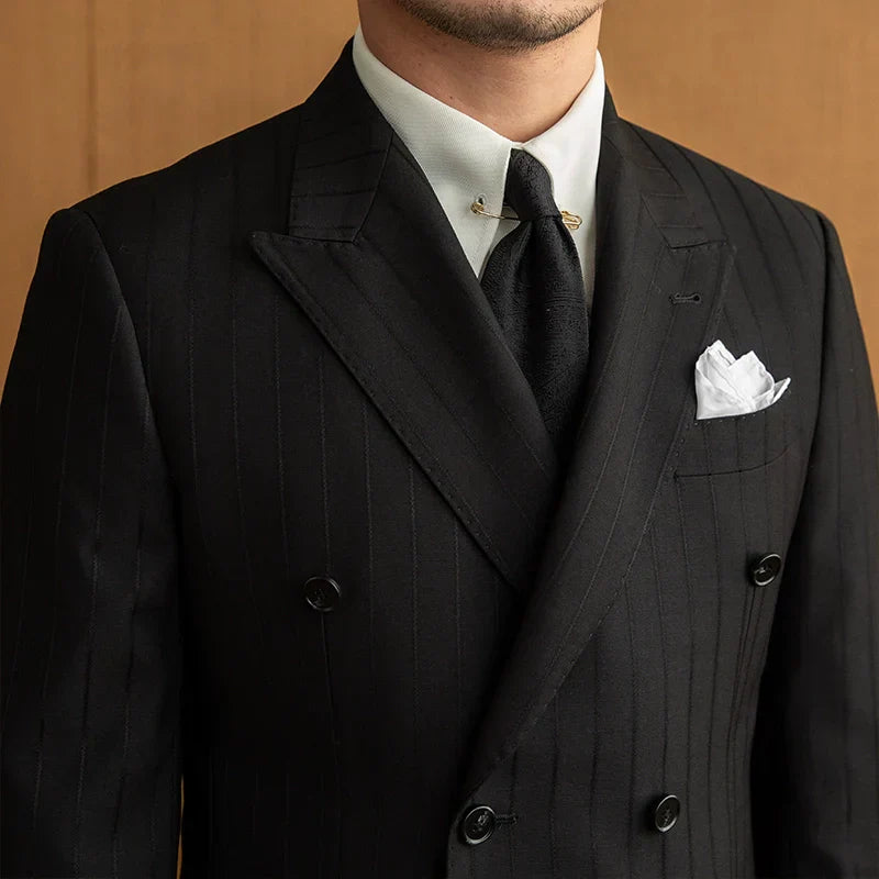 Costume croisé noir à rayures