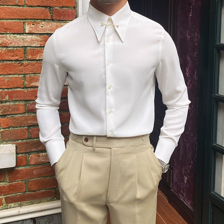 Camisa de cuello inglés con pasador