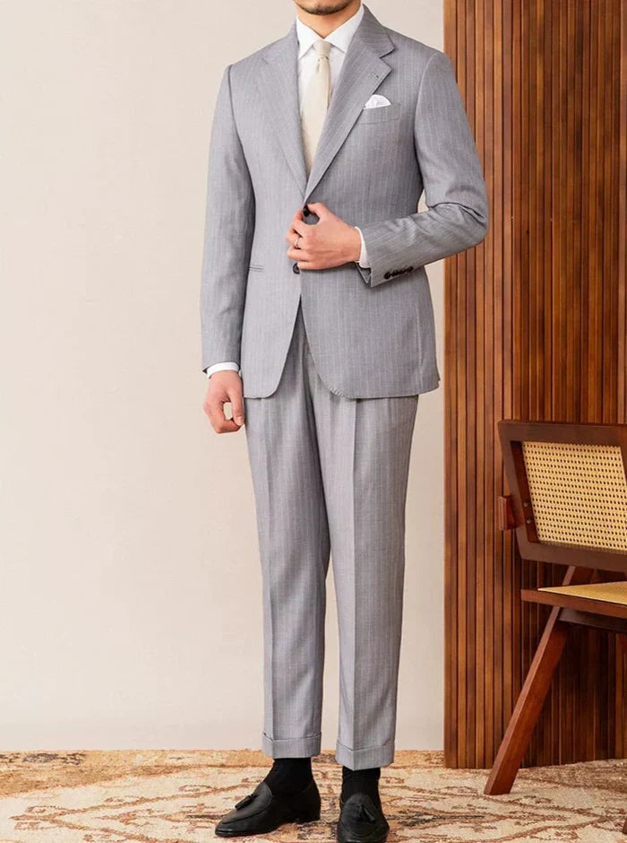 Costume deux pièces gessé gris avec revers cranté