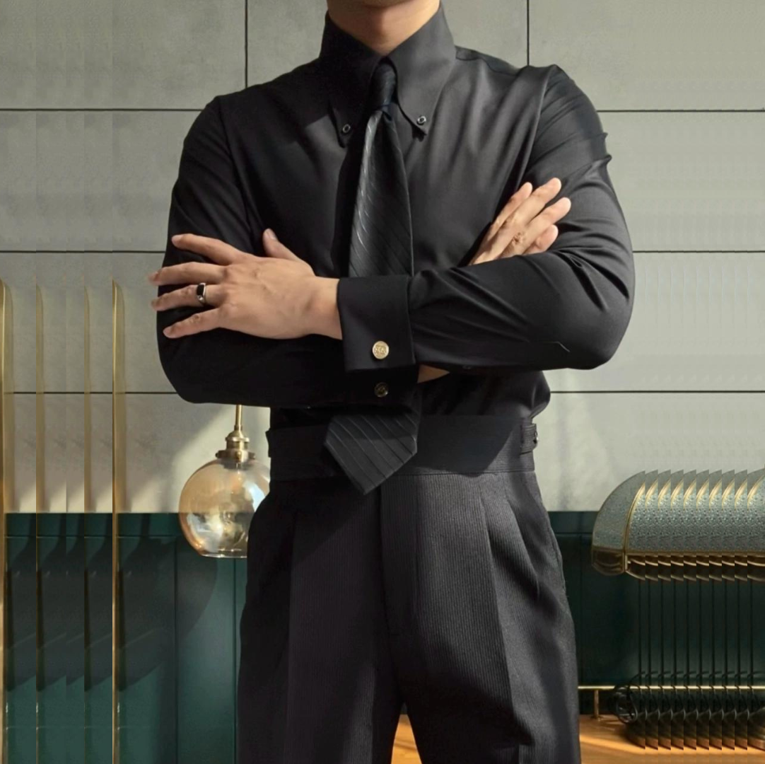 Chemise à col classique avec boutons de manchette