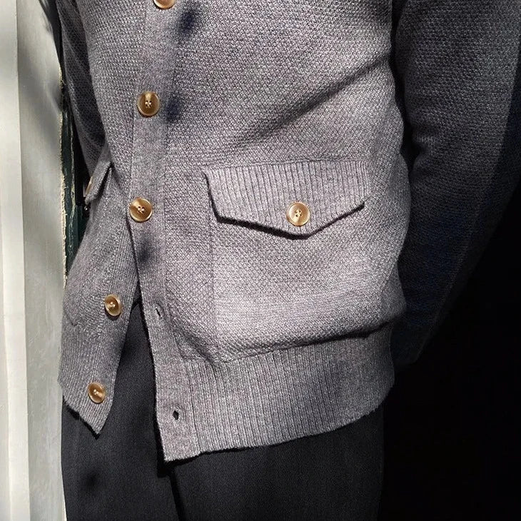 Englischer Cardigan mit Vordertaschen