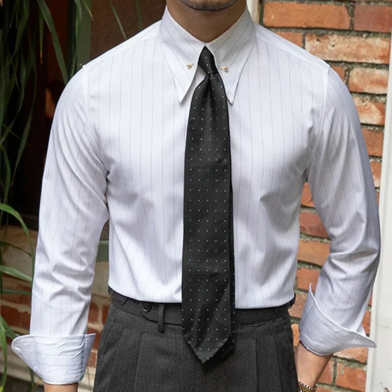 Camicia a Righe con Spilla