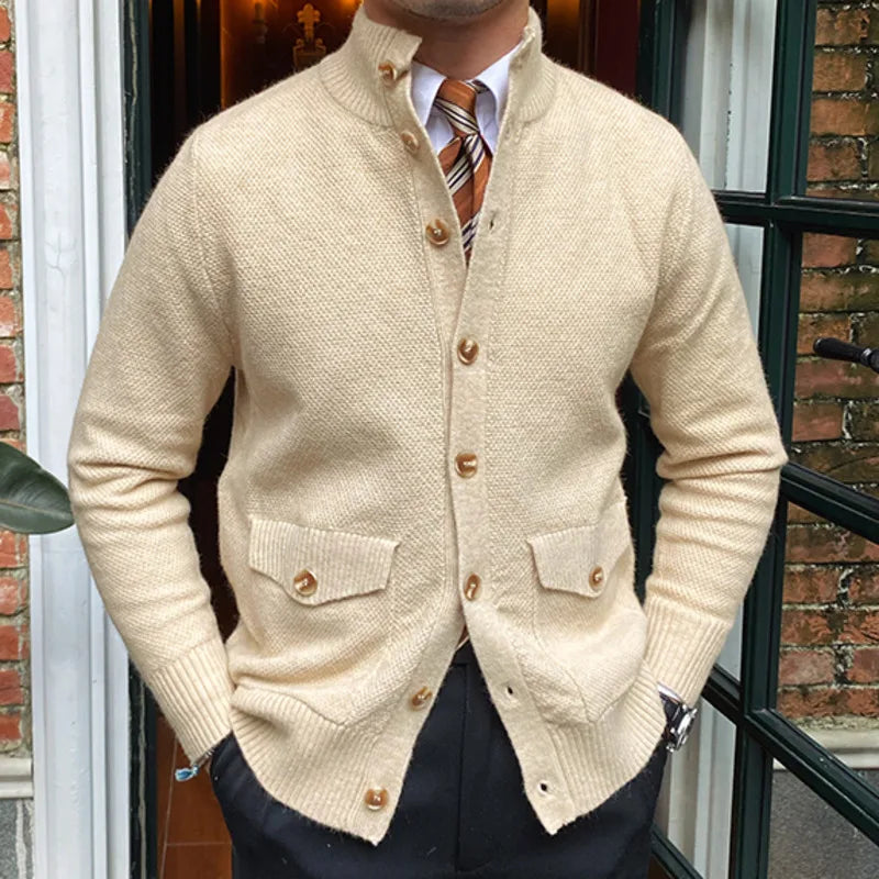 Englischer Cardigan mit Vordertaschen
