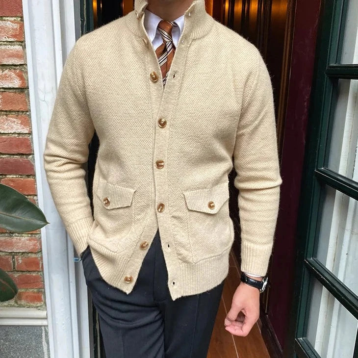 Englischer Cardigan mit Vordertaschen