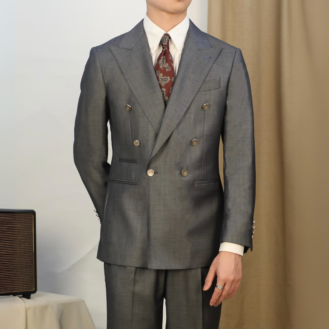 Costume gris croisé à revers pointus