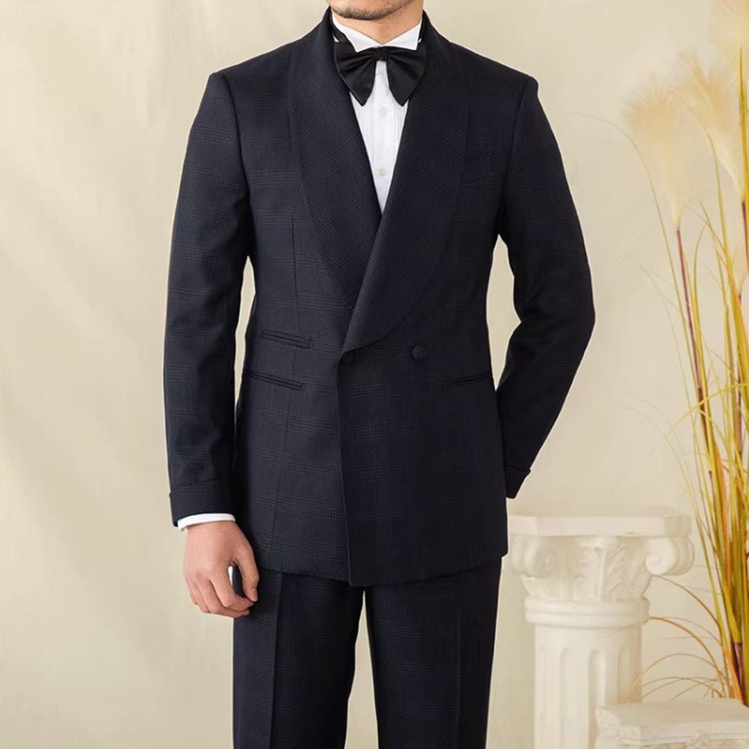 Costume croisé avec revers en pointe noirs