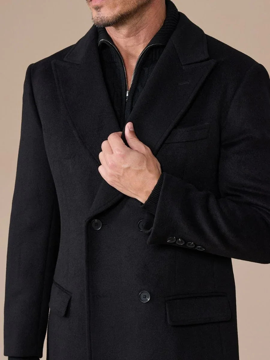 Cappotto Doppiopetto Nero con Risvolto a Punta
