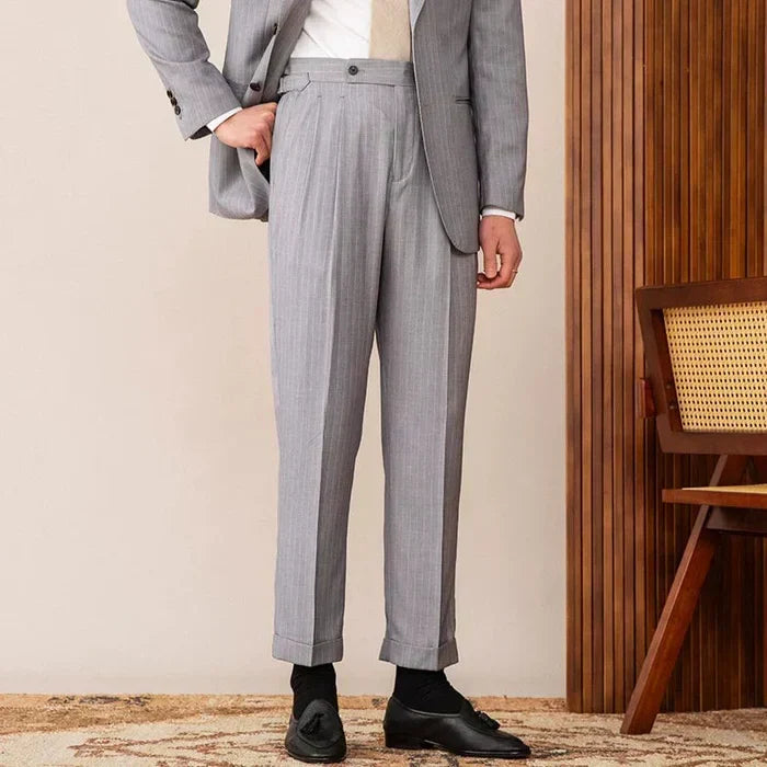 Costume deux pièces gessé gris avec revers cranté
