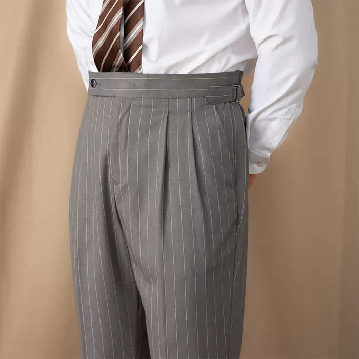 Pantalones Grises de Raya Diplomática con Ajuste Lateral
