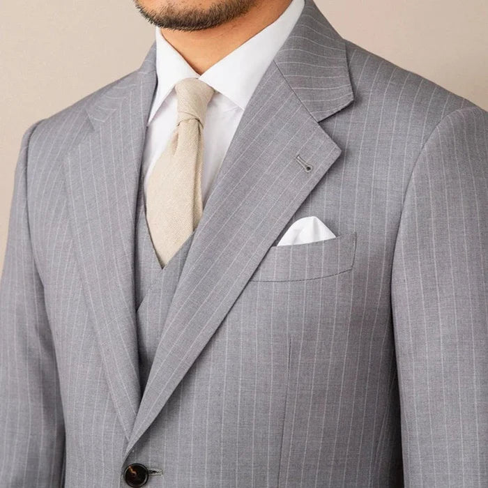 Costume deux pièces gessé gris avec revers cranté