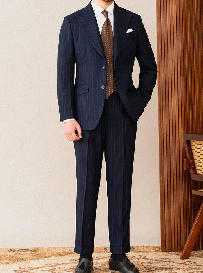 Costume deux boutons à rayures avec revers pointus