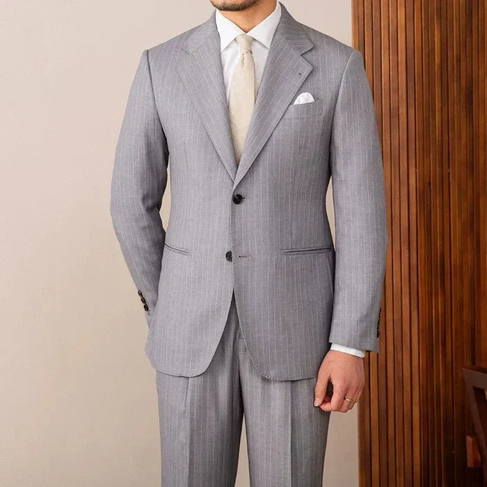 Costume deux pièces gessé gris avec revers cranté