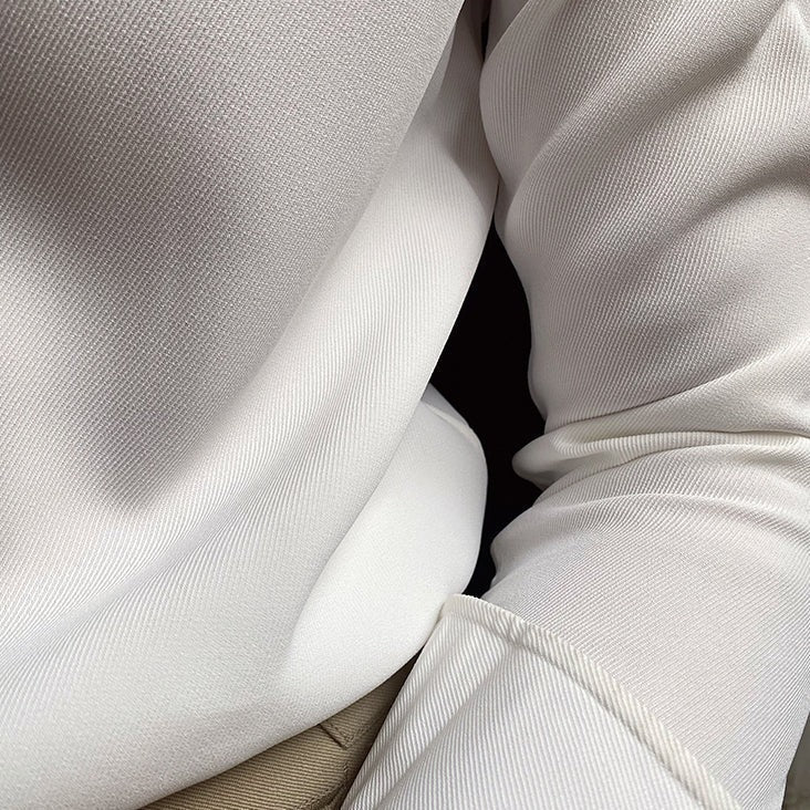 Camisa de cuello inglés con pasador