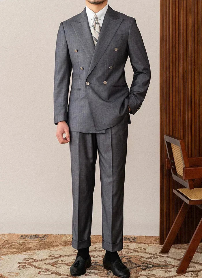 Costume gris croisé à revers pointus