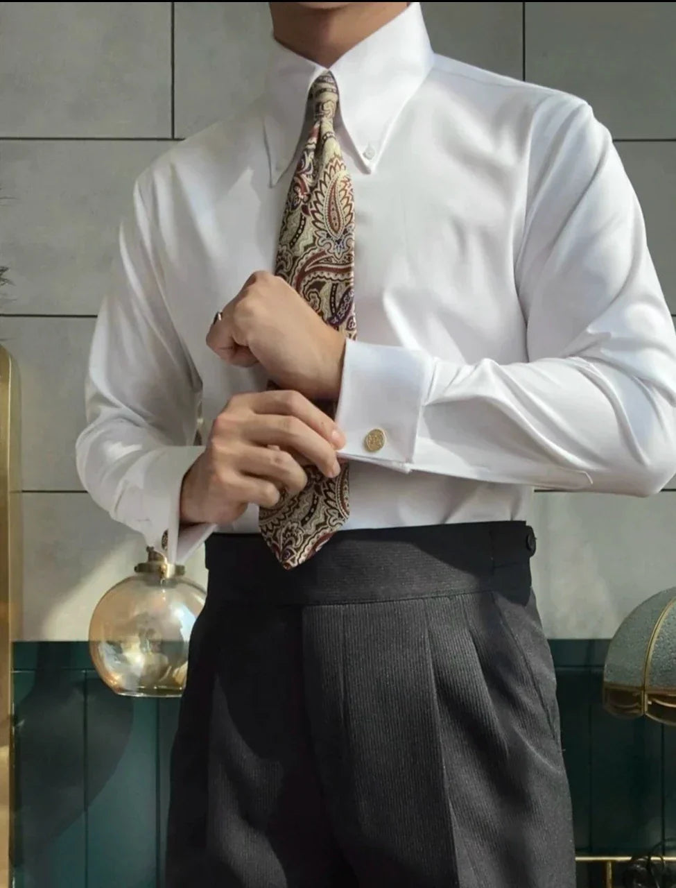 Camisa de cuello inglés con gemelos