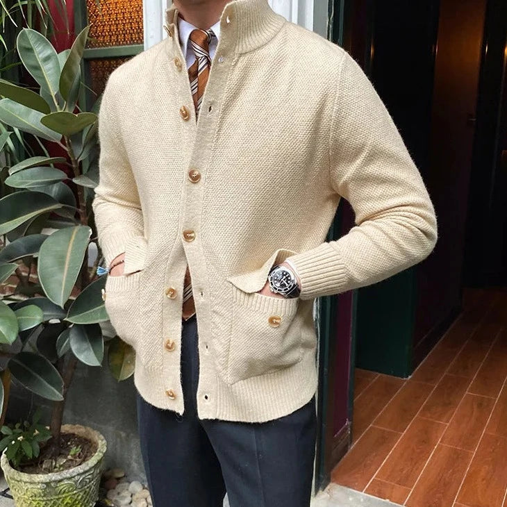Englischer Cardigan mit Vordertaschen