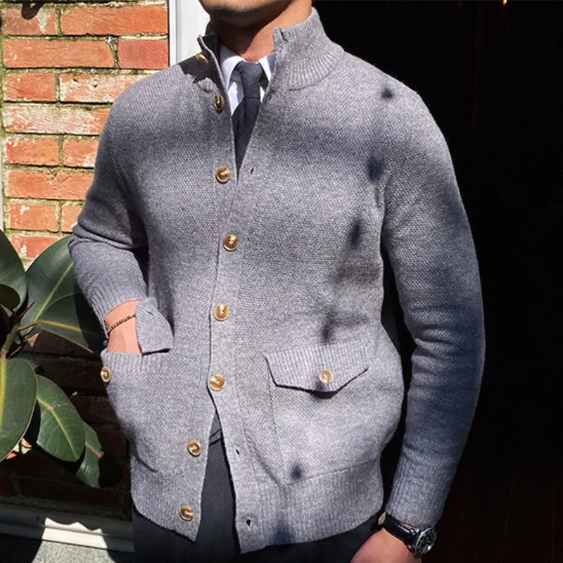 Englischer Cardigan mit Vordertaschen