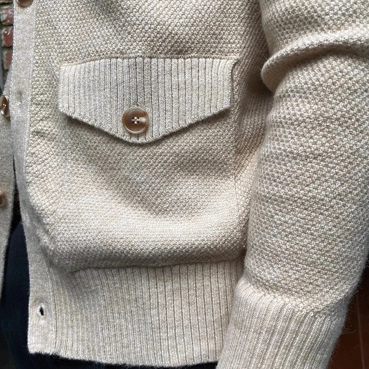 Englischer Cardigan mit Vordertaschen