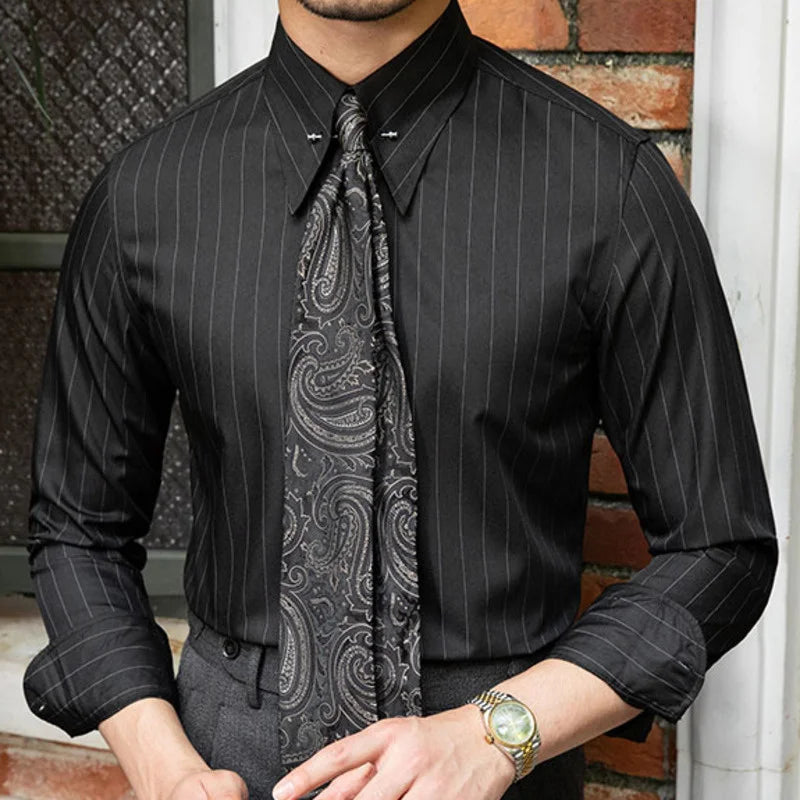 Camisa de rayas con broche