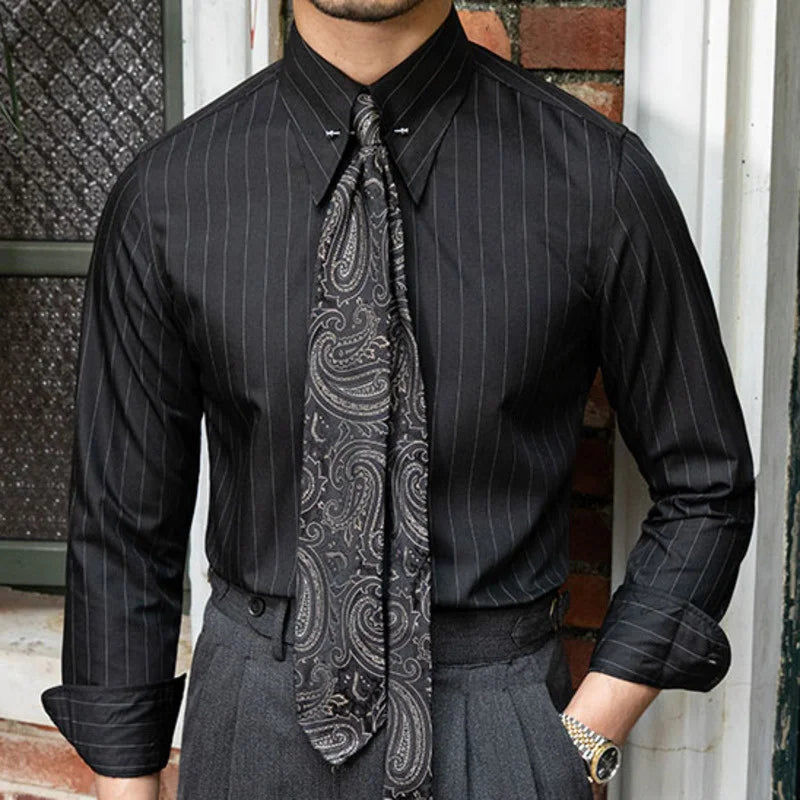 Camisa de rayas con broche