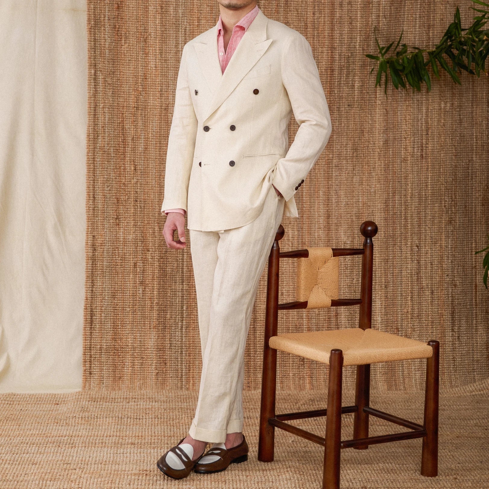Traje Veyron de Lino con Solapas Superpuestas