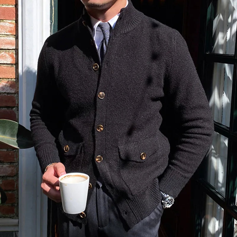 Englischer Cardigan mit Vordertaschen