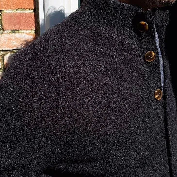 Englischer Cardigan mit Vordertaschen