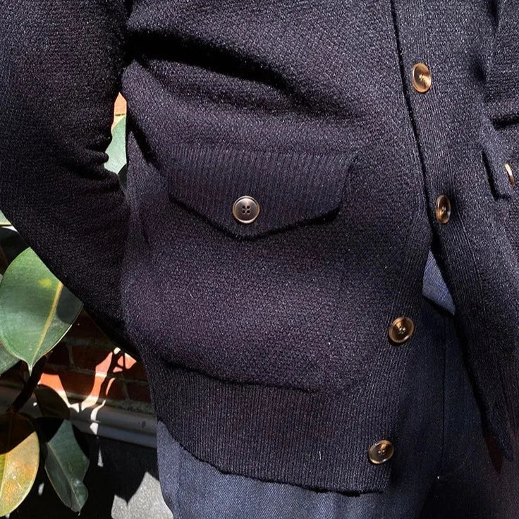 Englischer Cardigan mit Vordertaschen